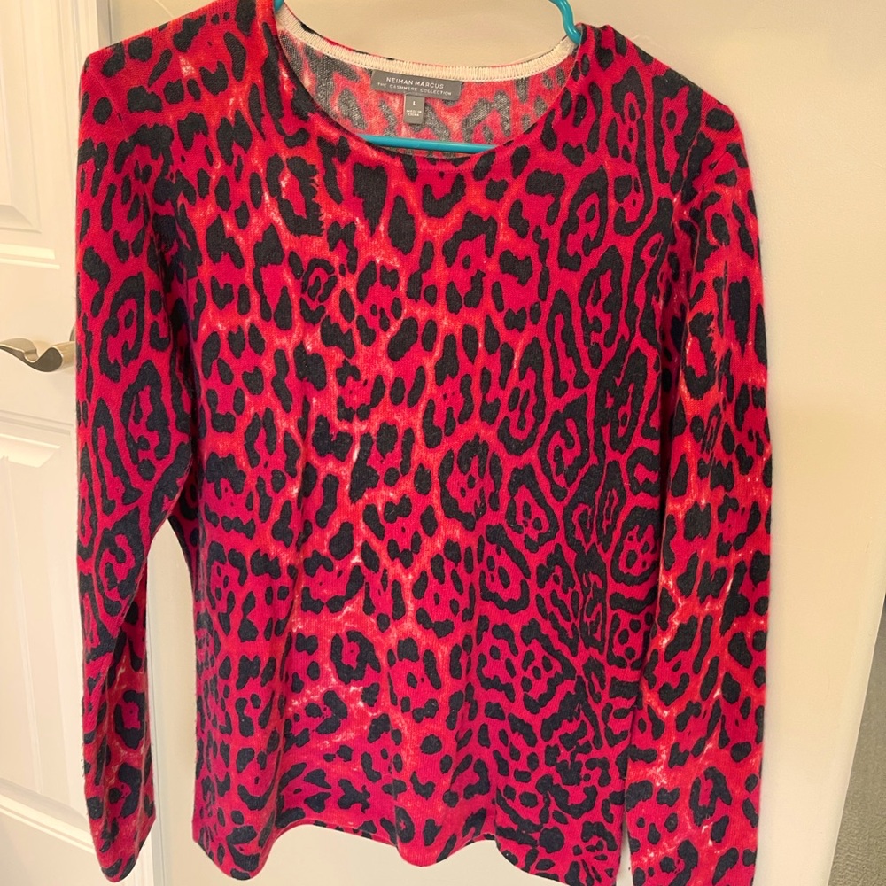 Cashmere sweater. Neimen marcus. Red leopard